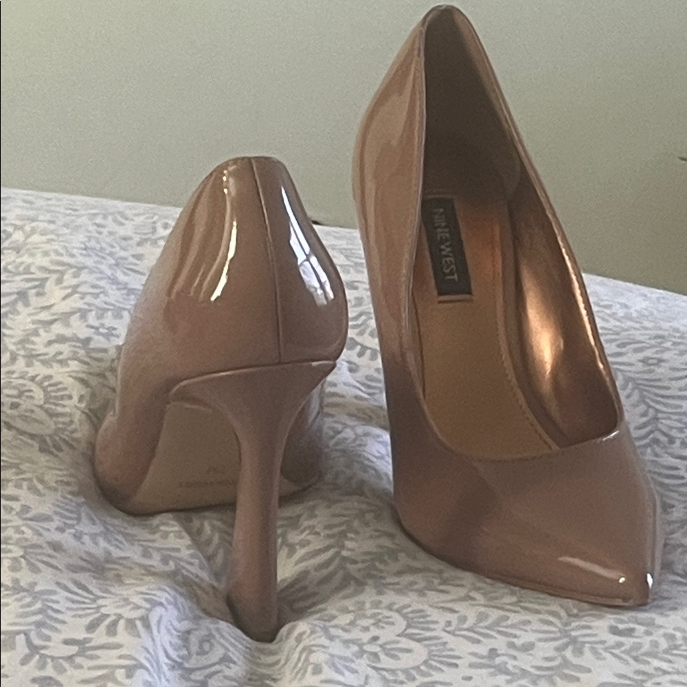 Nine West Women's nude Heels
